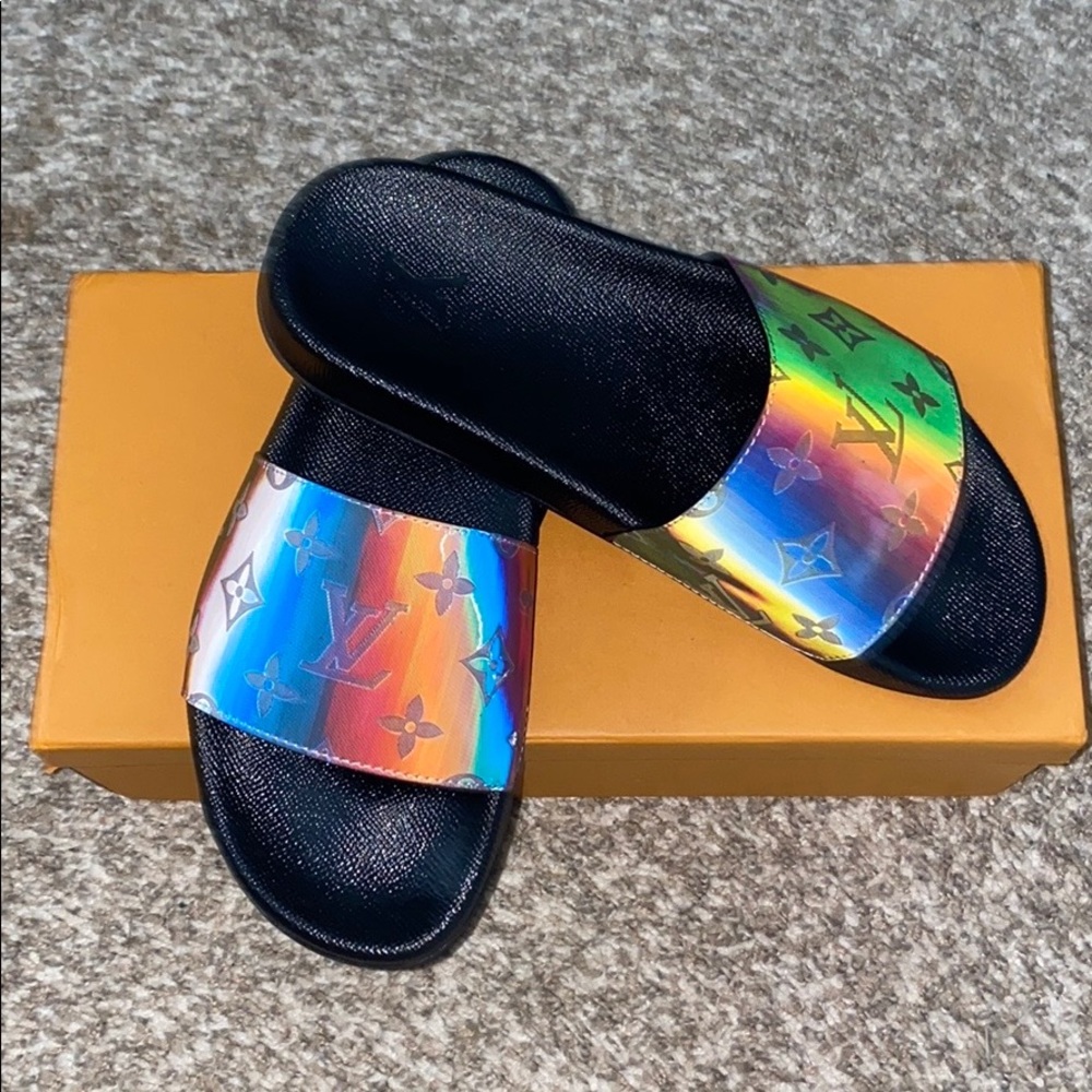 LV waterfront mule